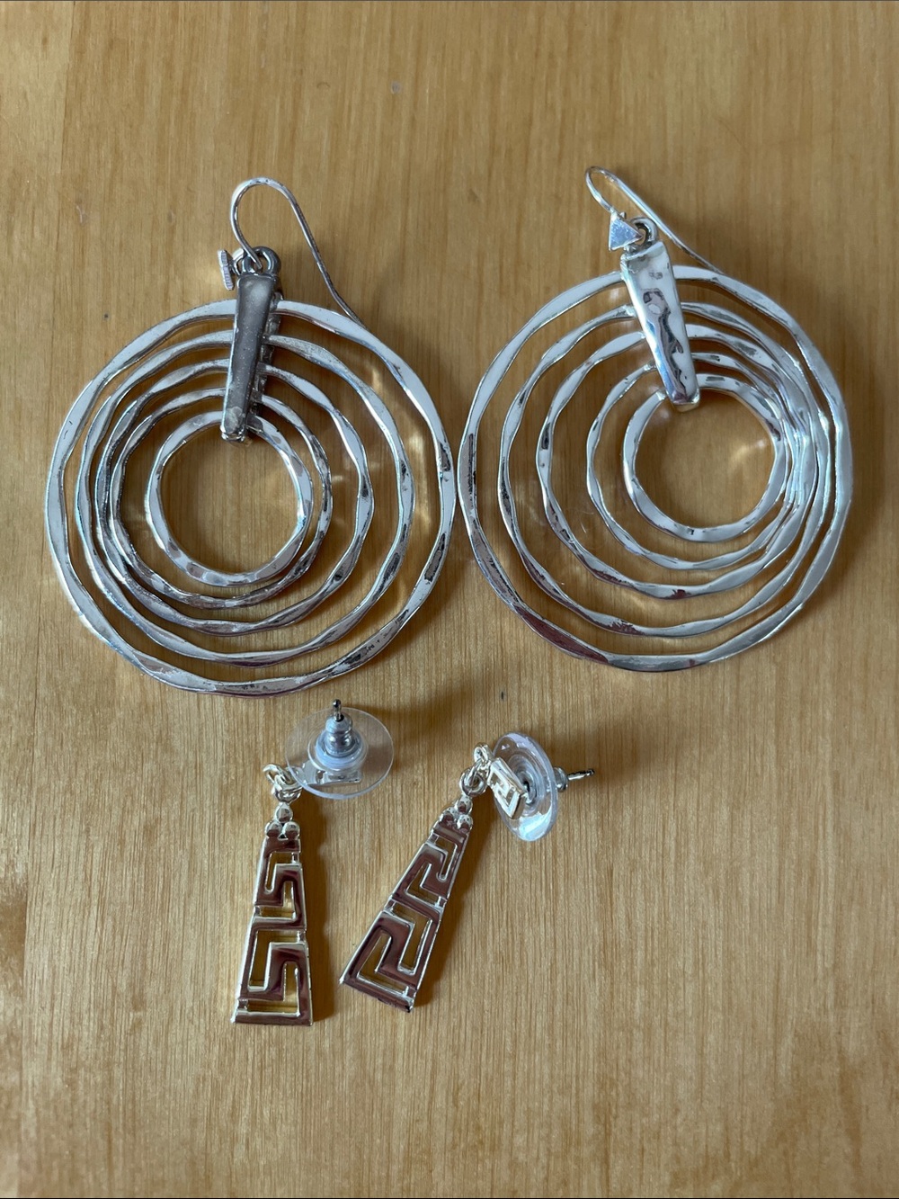 2 Earrings